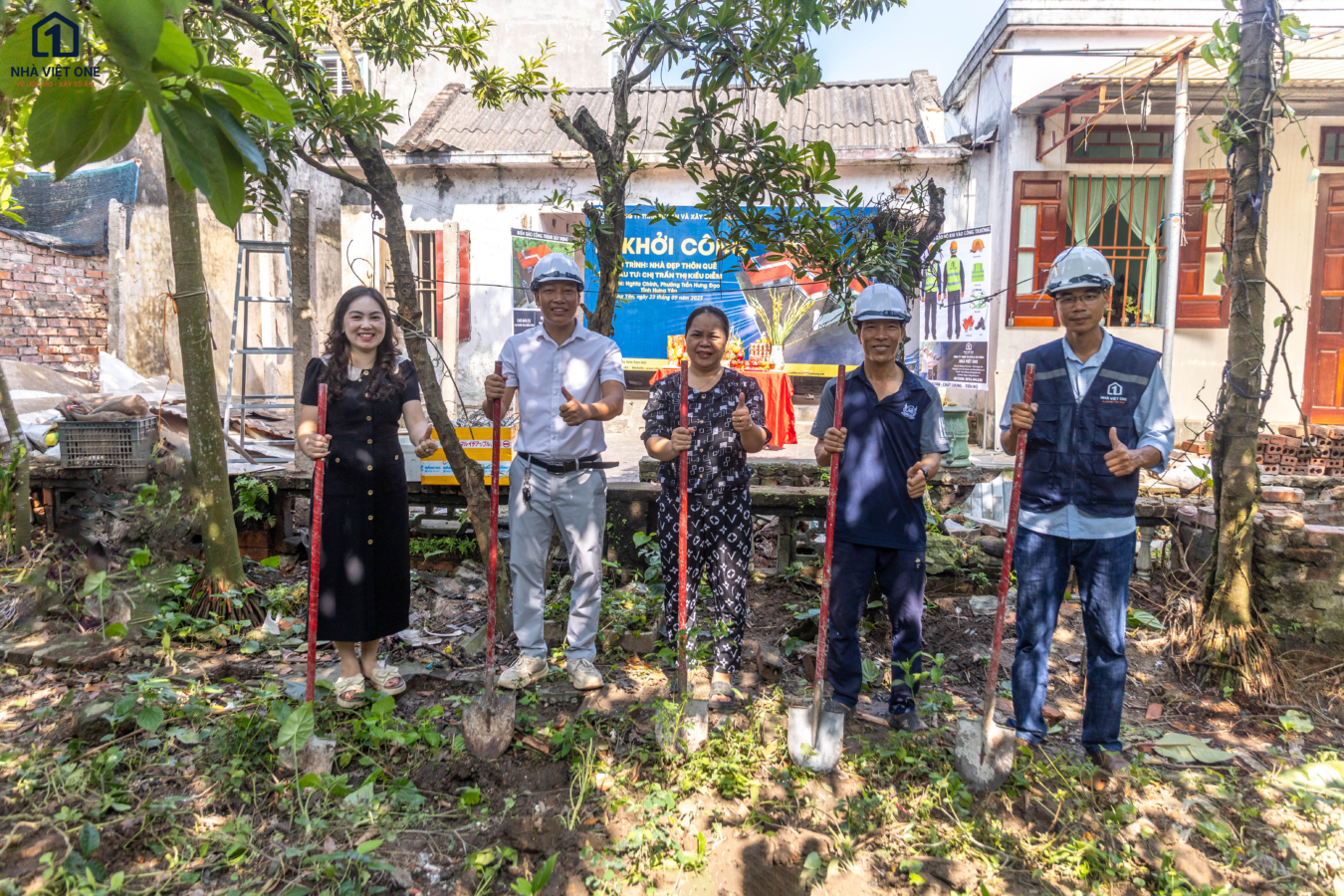 Những nhát xẻng đầu tiên trong lễ khởi công nhà ở nông thôn – Nhà Việt One